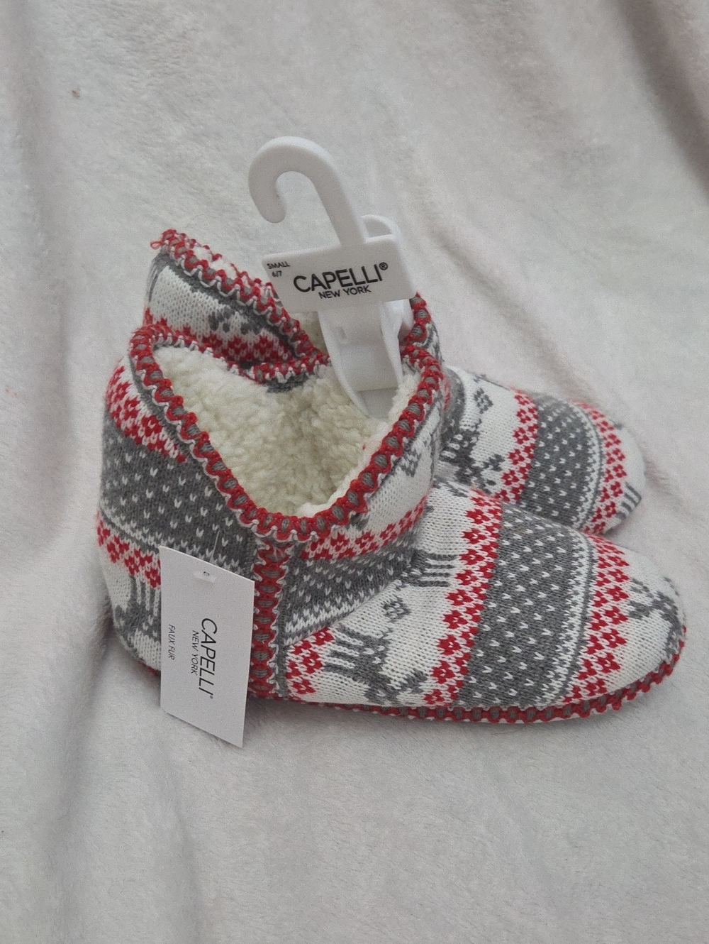 Capelli New York Slippers Size 6-7